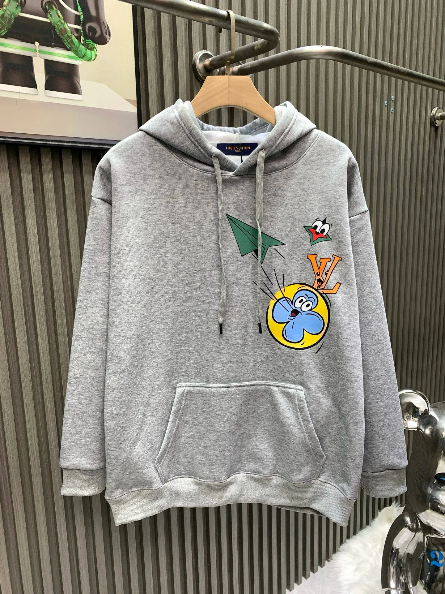 🅿️280 🀄️ Louis Vuitton Louis Vuitton Louis Vuitton 25ssIv paper airplane master design trendy brand new printed round neck sweatshirt autumn and winter 400 grams of pure cotton ➕ silver fox velvet New trendy classic sweatshirt Exquisite tailoring High-quality craftsmanship Made of custom-woven and dyed pure cotton fabric about 400 grams of pure cotton sweatshirt fabric Pattern imported digital printing technology Durable and washable, long-wearing without deformation Micro wide and versatile, the latest brick cabinets for men and women are synchronized, os dropped shoulder version, fashionable and individual, super versatile and good-looking, very suitable for both men and women, a must-have style, tag collar, washed wheat, complete with three labels